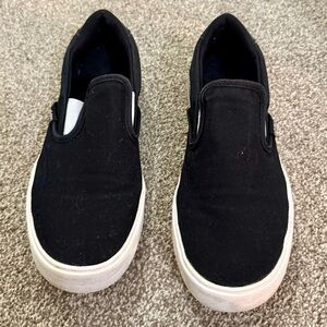 Adidas Women’s Kurin Slip-On Casual Black and White Sneaker size 7.5